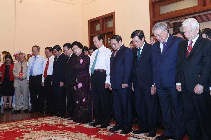 Thủ tướng Phạm Minh Chính và các đồng chí lãnh đạo, nguyên lãnh đạo Đảng, Nhà nước tưởng niệm Thủ tướng Võ Văn Kiệt - Ảnh: VGP/Nhật Bắc Thủ tướng Phạm Minh Chính và các đồng chí lãnh đạo, nguyên lãnh đạo Đảng, Nhà nước tưởng niệm Thủ tướng Võ Văn Kiệt - Ảnh: VGP/Nhật Bắc