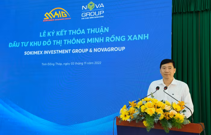 Ông Phạm Thiện Nghĩa, Phó Bí thư Tỉnh ủy, Chủ tịch Uỷ ban nhân dân tỉnh Đồng Tháp chúc mừng sự hợp tác của hai Tập đoàn
