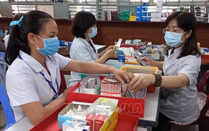 Chính phủ yêu cầu xử lý nhanh nhất các vướng mắc, tạo điều kiện cho các cơ quan, đơn vị thực hiện việc mua sắm, đấu thầu thuốc, trang thiết bị, vật tư y tế. Ảnh: TTXVN