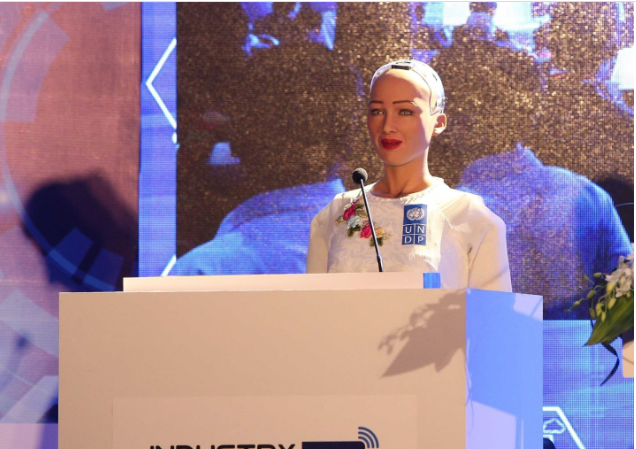 Robot Sophia tại triển lãm quốc tế về công nghiệp 4.0 diễn ra ở Hà Nội năm 2018. Ảnh: toquoc.vn Robot Sophia tại triển lãm quốc tế về công nghiệp 4.0 diễn ra ở Hà Nội năm 2018. Ảnh: toquoc.vn