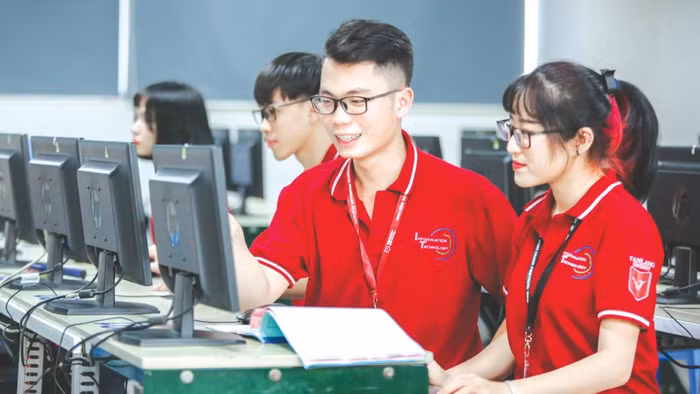 Kỹ năng sử dụng ICT của sinh viên Việt nam đang ngày càng được nâng cao. Ảnh minh họa: nguồn Thời báo Ngân hàng Kỹ năng sử dụng ICT của sinh viên Việt nam đang ngày càng được nâng cao. Ảnh minh họa: nguồn Thời báo Ngân hàng