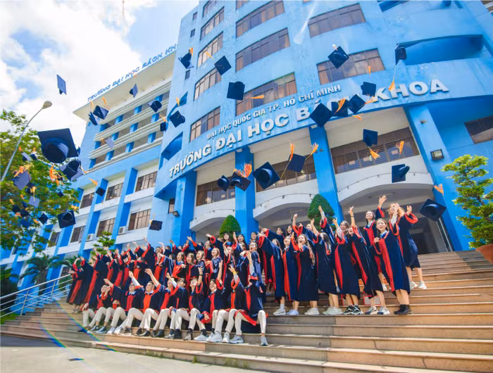 Sinh viên Trường Đại học Bách khoa (Đại học Quốc gia Thành phố Hồ Chí Minh)