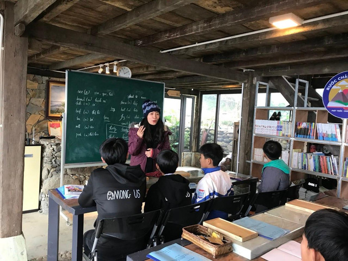 Tiết học Tiếng Anh của lớp học sẻ chia (Ảnh: Hoài Linh) Tiết học Tiếng Anh của lớp học sẻ chia (Ảnh: Hoài Linh)