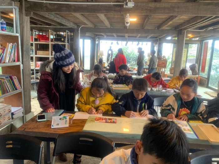 Buổi học vẽ ước mơ của các em bé Mông (Ảnh: Hoài Linh) Buổi học vẽ ước mơ của các em bé Mông (Ảnh: Hoài Linh)