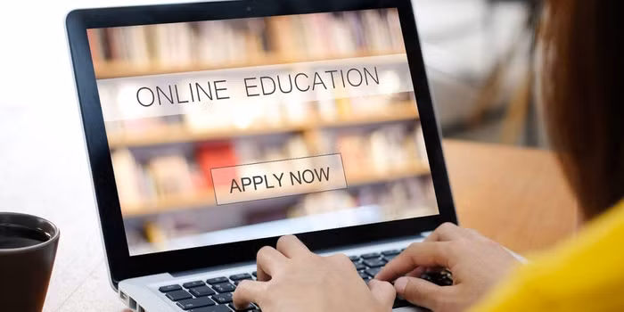 Nhờ tích hợp AI vào lớp học trực tuyến, mà số lượt sinh viên vào xem và đánh giá đều biểu hiện công khai, minh bạch trên hệ thống. Ảnh minh họa: nguồn Tạp chí Quản lý nhà nước Nhờ tích hợp AI vào lớp học trực tuyến, mà số lượt sinh viên vào xem và đánh giá đều biểu hiện công khai, minh bạch trên hệ thống. Ảnh minh họa: nguồn Tạp chí Quản lý nhà nước