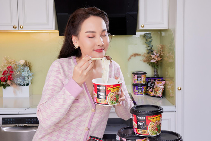 Phở bò CHIN-SU luôn là lựa chọn hàng đầu của Bảo Thanh trong các chuyến đi xa Phở bò CHIN-SU luôn là lựa chọn hàng đầu của Bảo Thanh trong các chuyến đi xa