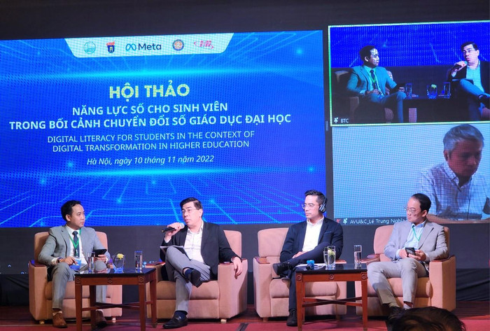 Các chuyên gia khách mời trao đổi về nâng cao năng lực số cho sinh viên. Ảnh: Hoài Linh Các chuyên gia khách mời trao đổi về nâng cao năng lực số cho sinh viên. Ảnh: Hoài Linh