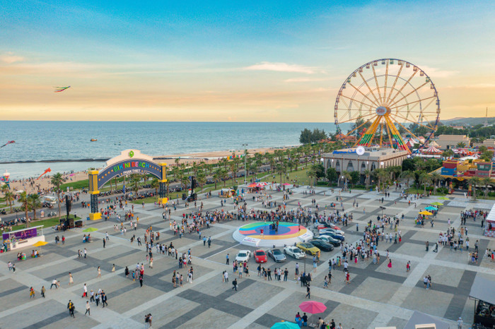 Phan Thiết được đầu tư mạnh mẽ và đồng bộ về hạ tầng, với tầm nhìn dài hạn trở thành điểm đến du lịch tích hợp Phan Thiết được đầu tư mạnh mẽ và đồng bộ về hạ tầng, với tầm nhìn dài hạn trở thành điểm đến du lịch tích hợp