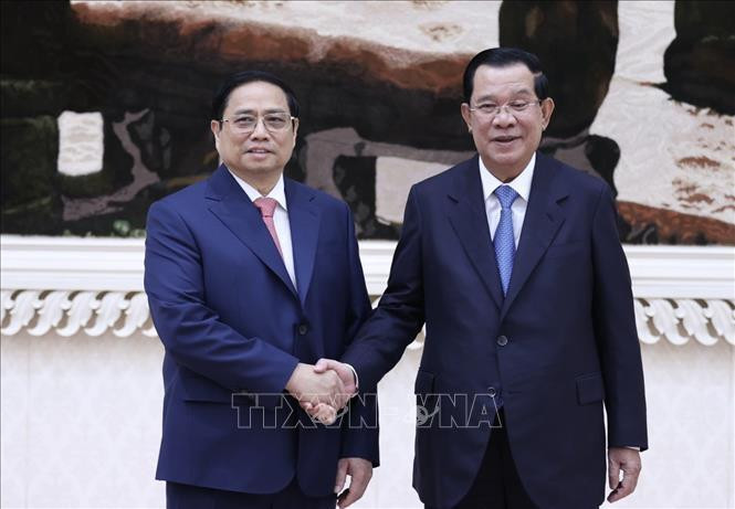 Thủ tướng Vương quốc Campuchia Samdech Techo Hun Sen và Thủ tướng Phạm Minh Chính tại lễ đón. Ảnh: Dương Giang/TTXVN Thủ tướng Vương quốc Campuchia Samdech Techo Hun Sen và Thủ tướng Phạm Minh Chính tại lễ đón. Ảnh: Dương Giang/TTXVN