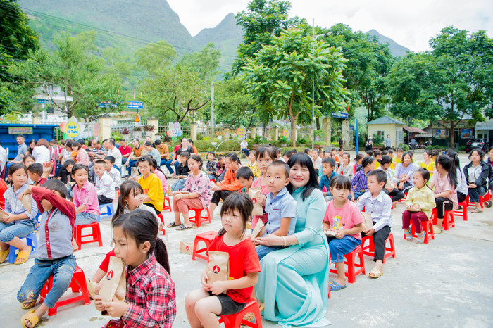 Vị thế nhà giáo được xác định từ hai góc độ: Một mặt là sự đánh giá cao của Nhà nước và xã hội đối với tầm quan trọng của giáo dục và sự trọng thị của Nhà nước và xã hội đối với vai trò của nhà giáo trong việc thực thi giáo dục. Ảnh minh họa Vị thế nhà giáo được xác định từ hai góc độ: Một mặt là sự đánh giá cao của Nhà nước và xã hội đối với tầm quan trọng của giáo dục và sự trọng thị của Nhà nước và xã hội đối với vai trò của nhà giáo trong việc thực thi giáo dục. Ảnh minh họa