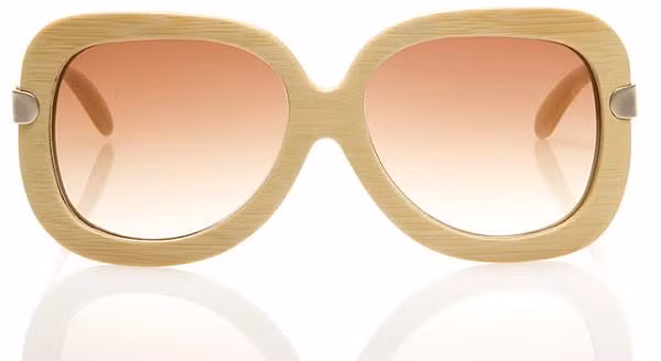 7. Kính làm từ tre Kayu Được sáng tạo bởi nhà thiết kế Jami Lim, Chất liệu làm lên chiếc kính xinh đẹp này là một loại tre có tên Mao Zhu, tại Ôn Châu, Trung Quốc. Giá bán của nó là 185 đô la