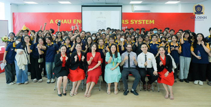 Sinh viên ngành Ngôn ngữ Anh, Trường Đại học Gia Định kiến tập tại doanh nghiệp. Ảnh: Website nhà trường