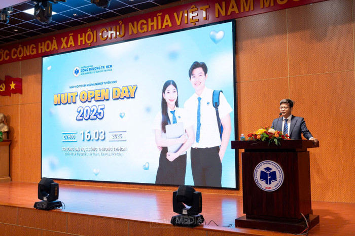 Tiến sĩ Thái Doãn Thanh – Phó Hiệu trưởng Trường Đại học Công thương Thành phố Hồ Chí Minh phát biểu khai mạc. Ảnh: Website nhà trường Tiến sĩ Thái Doãn Thanh – Phó Hiệu trưởng Trường Đại học Công thương Thành phố Hồ Chí Minh phát biểu khai mạc. Ảnh: Website nhà trường
