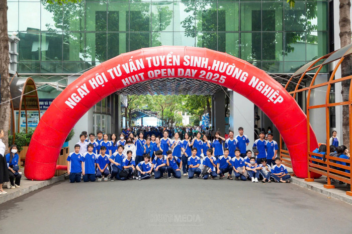 Ngày hội Tư vấn Tuyển sinh – HUIT OPEN DAY 2025, thu hút hơn 3.000 học sinh đến từ hơn 30 trường trung học phổ thông trên địa bàn Thành phố Hồ Chí Minh. Ảnh: Website nhà trường Ngày hội Tư vấn Tuyển sinh – HUIT OPEN DAY 2025, thu hút hơn 3.000 học sinh đến từ hơn 30 trường trung học phổ thông trên địa bàn Thành phố Hồ Chí Minh. Ảnh: Website nhà trường