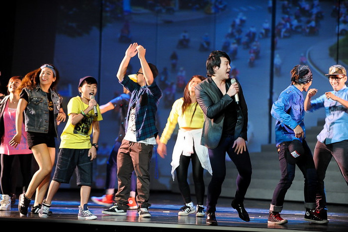 Trong chương trình, Thanh Bùi có dịp hội ngộ cùng học trò cưng Ngọc Duy qua ca khúc "My kool Việt Nam" Trong chương trình, Thanh Bùi có dịp hội ngộ cùng học trò cưng Ngọc Duy qua ca khúc "My kool Việt Nam"