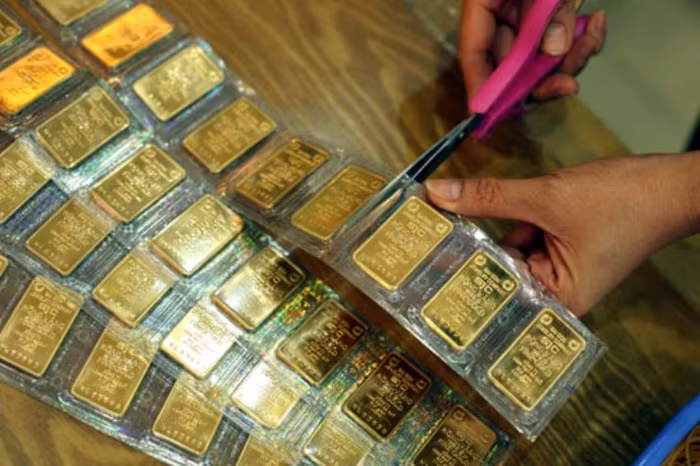 Trải qua 46 phiên đấu thầu vàng, NHNN đã "bơm" ra thị trường 46,7 tấn vàng tương đương khoảng 1,2 triệu lượng nhưng nhu cầu vàng trên thị trường vẫn rất lớn (ảnh minh họa).