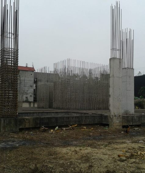 Những trụ sắt đã hoen rỉ, nếu dự án được khởi công lại chắc chắn sẽ không đảm bảo yếu tố kỹ thuật.