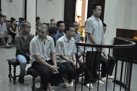Các bị cáo trước vành móng ngựa Các bị cáo trước vành móng ngựa