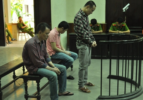Các bị cáo trước vành móng ngựa Các bị cáo trước vành móng ngựa