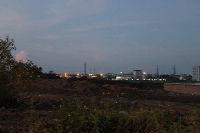 Dưới khoảng đất mênh mông này, mộ nhà ông Thịnh ở đâu?