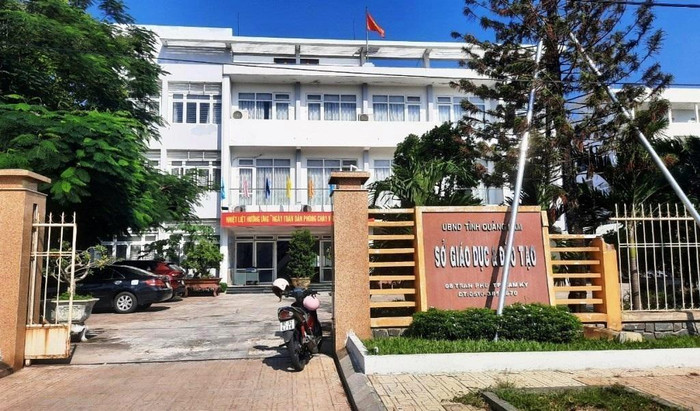 Kỷ luật một giáo viên trường chuyên liên quan đến những lùm xùm trong việc ra đề thi học sinh giỏi tỉnh Quảng Nam năm 2022. Ảnh: MC Kỷ luật một giáo viên trường chuyên liên quan đến những lùm xùm trong việc ra đề thi học sinh giỏi tỉnh Quảng Nam năm 2022. Ảnh: MC