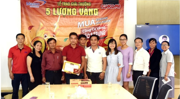 Gia đình và nhãn hàng Kokomi cùng chia sẻ niềm vui với anh Phương. Gia đình và nhãn hàng Kokomi cùng chia sẻ niềm vui với anh Phương.