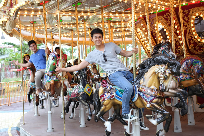 Trò chơi thu hút đông du khách tại Aisa Park. Trò chơi thu hút đông du khách tại Aisa Park.