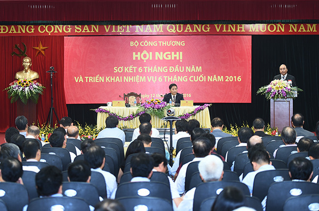 Thủ tướng Nguyễn Xuân Phúc phát biểu chỉ đạo tại hội nghị của Bộ Công Thương, ngày 12/7 - Ảnh: chinhphu.vn. Thủ tướng Nguyễn Xuân Phúc phát biểu chỉ đạo tại hội nghị của Bộ Công Thương, ngày 12/7 - Ảnh: chinhphu.vn.