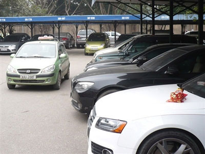 Các bãi đỗ xe tĩnh của Hà Nội hiện mới chỉ đáp ứng gần 10% nhu cầu. Ảnh: T.Đ. Các bãi đỗ xe tĩnh của Hà Nội hiện mới chỉ đáp ứng gần 10% nhu cầu. Ảnh: T.Đ.