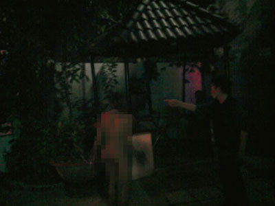 Cô gái trần truồng, tay phì phèo điếu thuốc khiến nhiều khách trọ chứng kiến ngán ngẩm Cô gái trần truồng, tay phì phèo điếu thuốc khiến nhiều khách trọ chứng kiến ngán ngẩm