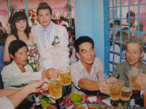 T. và Duy trong ngày cưới cách nay một năm T. và Duy trong ngày cưới cách nay một năm