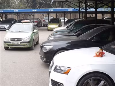 Các bãi đỗ xe tĩnh của Hà Nội hiện mới chỉ đáp ứng gần 10% nhu cầu. Ảnh: T.Đ.