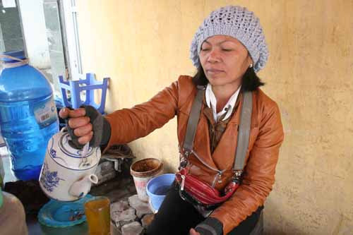 Người mẹ 7 năm liền đổi máu lấy cháo cho con. Người mẹ 7 năm liền đổi máu lấy cháo cho con.