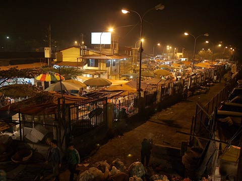 Chợ Long Biên từng là địa bàn "thuộc quyền quản lý" của Khánh "trắng" Chợ Long Biên từng là địa bàn "thuộc quyền quản lý" của Khánh "trắng"