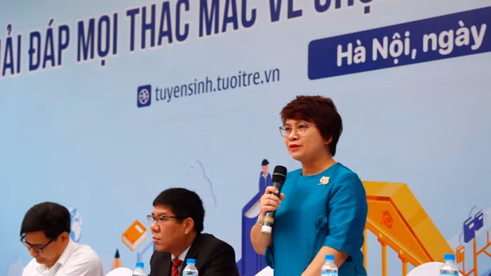 Phó Giáo sư, Tiến sĩ Nguyễn Thu Thủy (Vụ trưởng Vụ Giáo dục Đại học, Bộ Giáo dục và Đào tạo) tại Ngày hội Tư vấn tuyển sinh - hướng nghiệp 2023 tại Hà Nội (Ảnh: Phạm Minh).