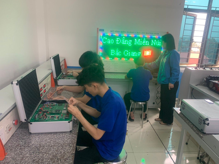 Học sinh Trường Cao đẳng miền núi Bắc Giang trong giờ học (Ảnh: Website nhà trường). 1710928652373_31.jpg