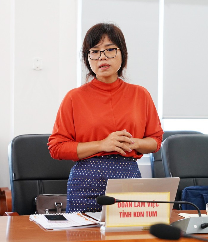 Giám đốc Sở Giáo dục và Đào tạo Kon Tum Phạm Thị Trung. Ảnh: kontum.edu.vn kon tum 3.jpg