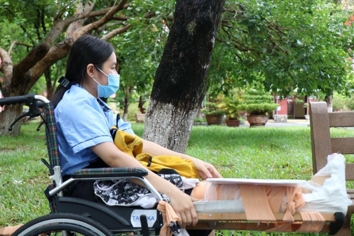 Xét đặc cách tốt nghiệp trung học phổ thông cho một thí sinh bị gãy chân trước kì thi. Ảnh: NP Xét đặc cách tốt nghiệp trung học phổ thông cho một thí sinh bị gãy chân trước kì thi. Ảnh: NP