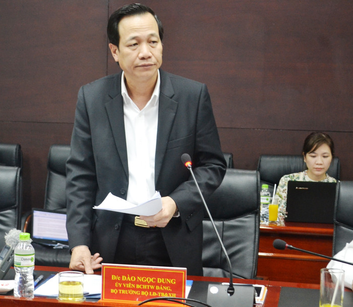 "Không thể cứ đào tạo trên trời, sau đó người ta đi dưới đất, đi đâu thì đi" "Không thể cứ đào tạo trên trời, sau đó người ta đi dưới đất, đi đâu thì đi"