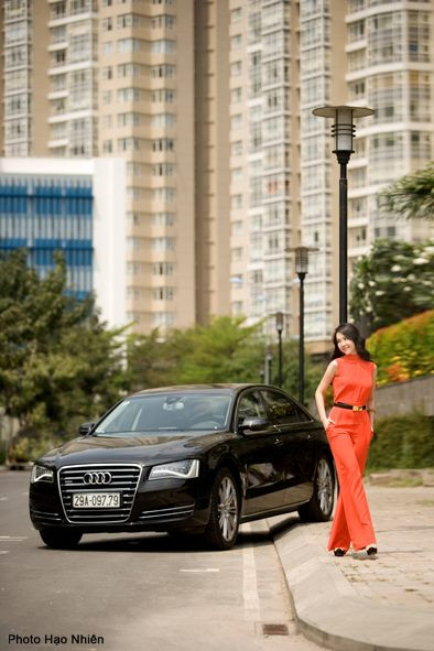 Audi A8L sử dụng hệ thống treo khí nén và có thể thay đổi khoảng sáng gầm xe theo điều kiện vận hành. Xe sử dụng hệ dẫn động toàn thời gian, hộp số tự động 8 cấp Tiptronic cho tốc độ tối đa 250km/h. Audi A8L sử dụng hệ thống treo khí nén và có thể thay đổi khoảng sáng gầm xe theo điều kiện vận hành. Xe sử dụng hệ dẫn động toàn thời gian, hộp số tự động 8 cấp Tiptronic cho tốc độ tối đa 250km/h.