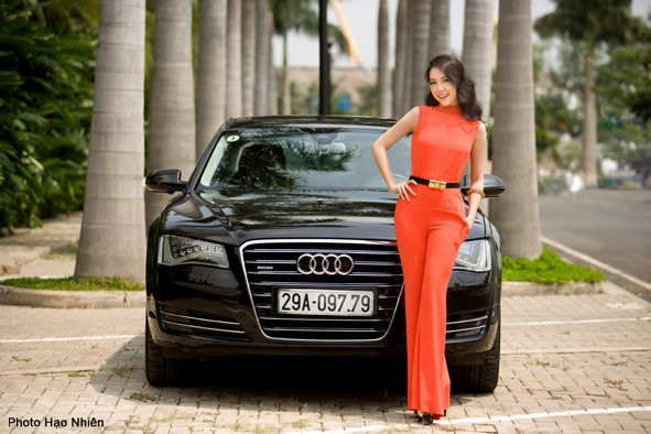 Với giá bán từ 4 tỷ đồng cho phiên bản A8L động cơ 3.0L turbo và 5 tỷ đồng cho bản 4.2L, Audi A8L hứa hẹn trở thành một đối thủ tiềm năng của BMW 7-series và Mercedes-Benz S-class. Với giá bán từ 4 tỷ đồng cho phiên bản A8L động cơ 3.0L turbo và 5 tỷ đồng cho bản 4.2L, Audi A8L hứa hẹn trở thành một đối thủ tiềm năng của BMW 7-series và Mercedes-Benz S-class.