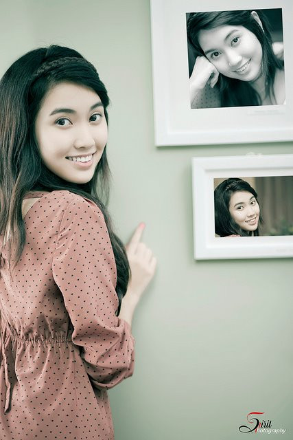 Mới nhìn qua có lẽ ai cũng giật mình bởi những đường nét trên khuôn mặt của cô bé tuổi teen này lại giống Tăng Thanh Hà đến thế. Mới nhìn qua có lẽ ai cũng giật mình bởi những đường nét trên khuôn mặt của cô bé tuổi teen này lại giống Tăng Thanh Hà đến thế.