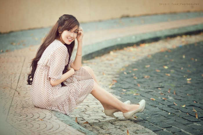 Đôi chân dài và gương mặt khả ái... Đôi chân dài và gương mặt khả ái...