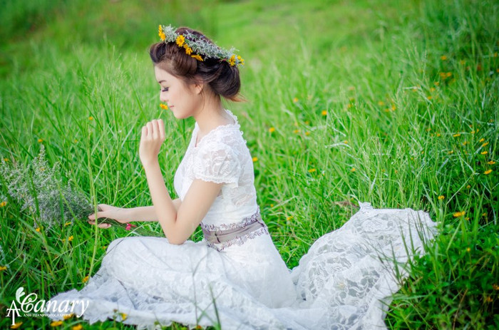 Vẻ đẹp từ cái nhìn thoáng qua trông rất giống Hoa hậu Việt Nam 2004 Nguyễn Thị Huyền. Xem thêm: Cơn sốt 'thiên sứ 9X': chân dài nuột nà, da trắng ngần Vẻ đẹp từ cái nhìn thoáng qua trông rất giống Hoa hậu Việt Nam 2004 Nguyễn Thị Huyền. Xem thêm: Cơn sốt 'thiên sứ 9X': chân dài nuột nà, da trắng ngần