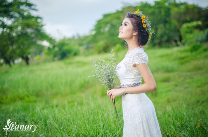 Gương mặt xinh, vòng hoa đội đầu nhẹ nhàng, chiếc váy trắng với thiết kế tinh tế, hot girl Lilly Luta đẹp rạng ngời trên cánh đồng cỏ xanh. Xem thêm: Cơn sốt 'thiên sứ 9X': chân dài nuột nà, da trắng ngần Gương mặt xinh, vòng hoa đội đầu nhẹ nhàng, chiếc váy trắng với thiết kế tinh tế, hot girl Lilly Luta đẹp rạng ngời trên cánh đồng cỏ xanh. Xem thêm: Cơn sốt 'thiên sứ 9X': chân dài nuột nà, da trắng ngần