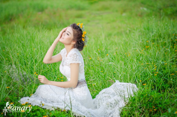 Màu xanh ngắt của cỏ cây, chấm phá thêm sắc vàng của những bông cúc làm thành "phông nền" tuyệt đẹp cho thiếu nữ. Cô gái chẳng khác nào nàng công chúa đang lạc giữa thảo nguyên bao la. Xem thêm: Cơn sốt 'thiên sứ 9X': chân dài nuột nà, da trắng ngần Màu xanh ngắt của cỏ cây, chấm phá thêm sắc vàng của những bông cúc làm thành "phông nền" tuyệt đẹp cho thiếu nữ. Cô gái chẳng khác nào nàng công chúa đang lạc giữa thảo nguyên bao la. Xem thêm: Cơn sốt 'thiên sứ 9X': chân dài nuột nà, da trắng ngần