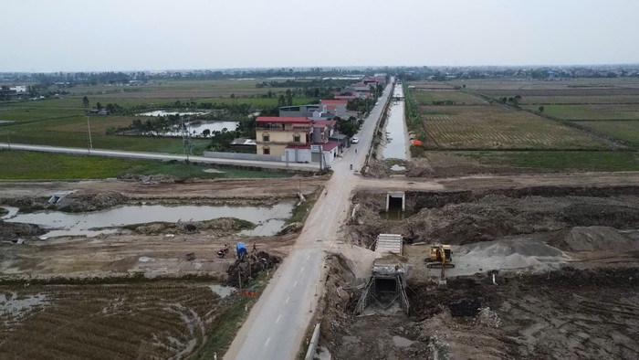 Một điểm giao cắt với đường Đồng Mối, xã Tân Phúc, huyện Ân Thi. GDVN_9.jpg
