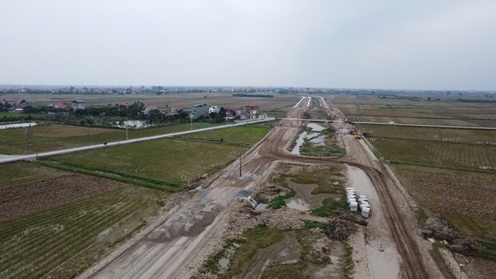 Dự án chủ yếu đi qua đất canh tác nông nghiệp nên phần san ủi, chống lún được tính toán kỹ lưỡng GDVN_7.jpg