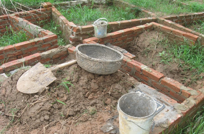 Những nấm mồ đang được xây dang dở cho những sinh linh bé bỏng Những nấm mồ đang được xây dang dở cho những sinh linh bé bỏng