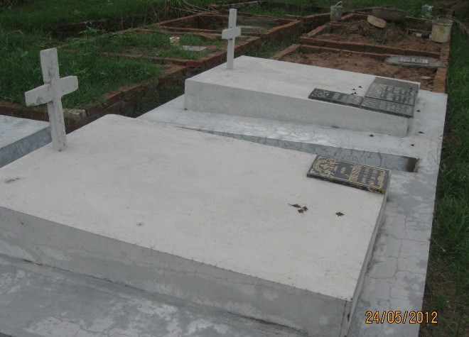Các em may mắn có một cái tên, một nấm mồ như mái nhà khi về bên kia thế giới Các em may mắn có một cái tên, một nấm mồ như mái nhà khi về bên kia thế giới